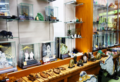 昇仙峡で培われた文化<br />
宝石研磨と彫刻技術